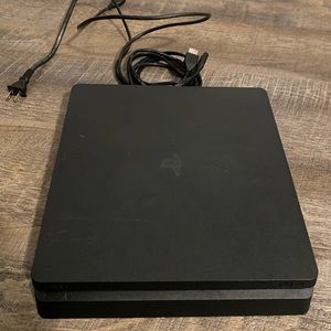 PlayStation 4 Slim 1tb